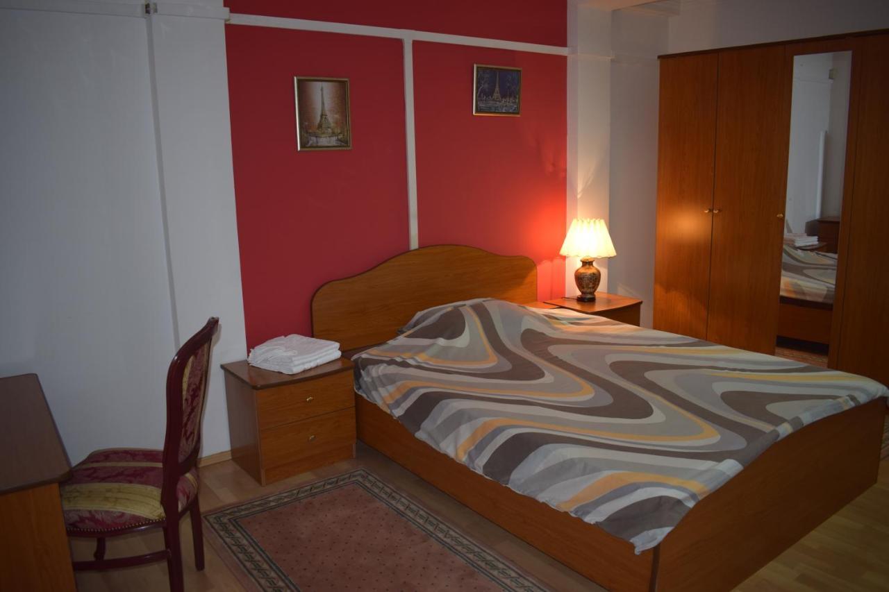 Klara'S Apartment Ni Buitenkant foto