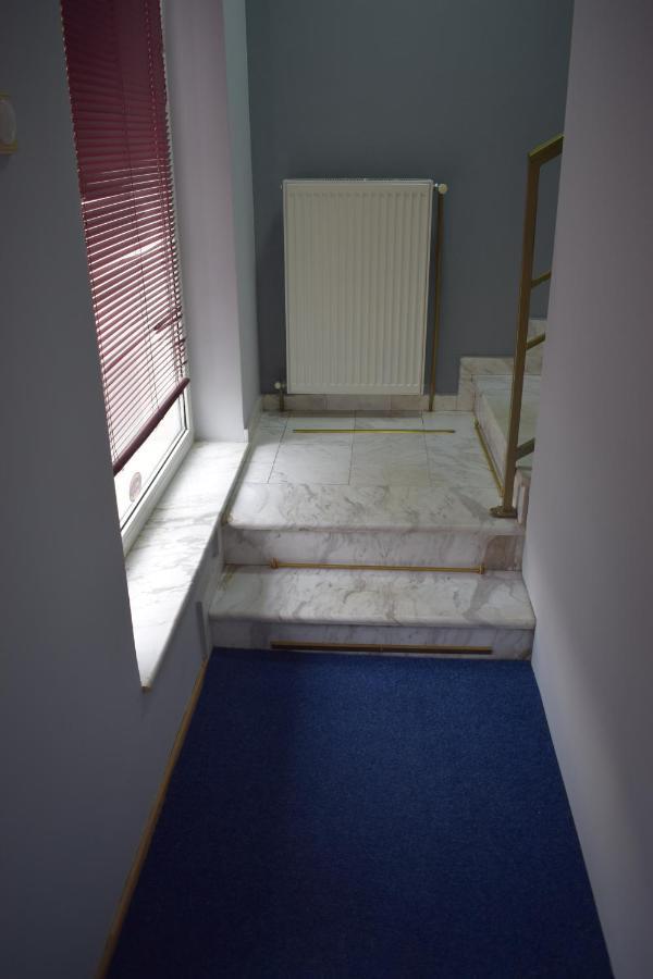 Klara'S Apartment Ni Buitenkant foto