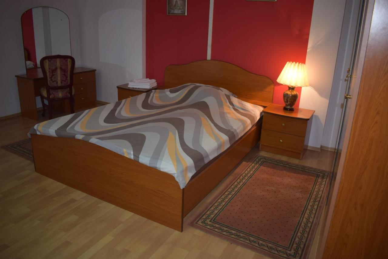 Klara'S Apartment Ni Buitenkant foto